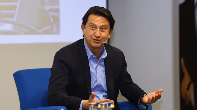 Ambitious global growth plan Hyundai Motor Company has placed its EV strategy at the center of its newly unveiled 2030 vision, targeting 5.55 million global vehicle sales with a major focus on electrification. Of these, more than 3.3 million are projected to be electrified vehicles, reflecting Hyundai’s commitment to growth, innovation, and regulatory compliance in diverse markets.